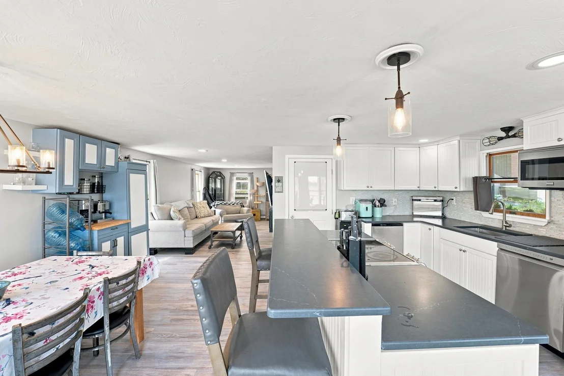 Photo of 111 King Philip Rd