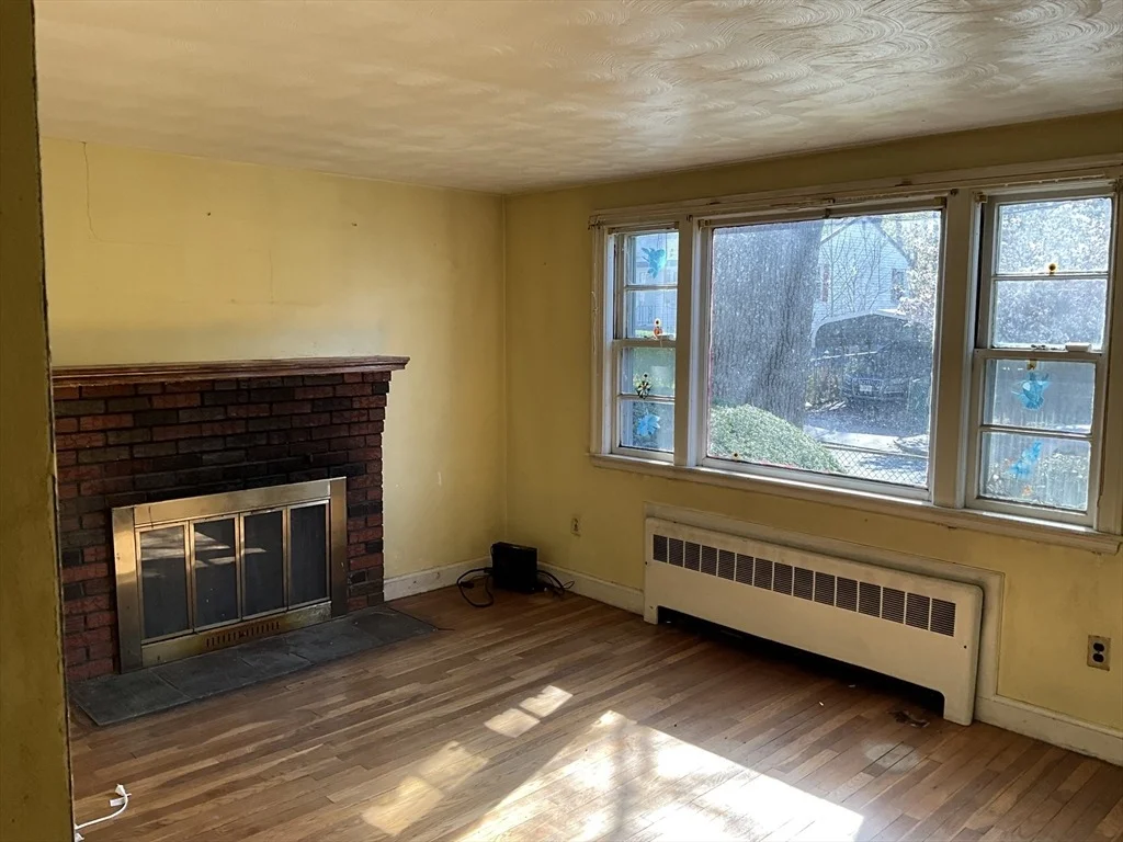 Photo of 14 Oakcrest Rd