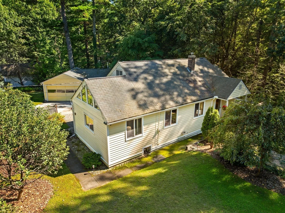 Photo of 64 Lakeside Dr