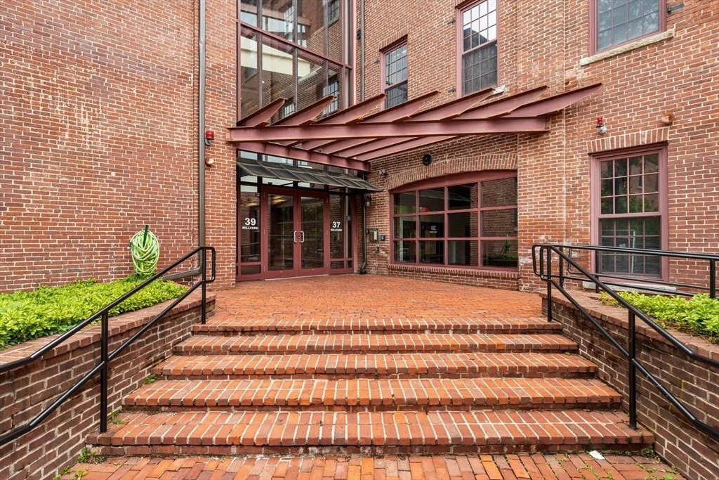 Photo of Unit 202 at 39 Millyard