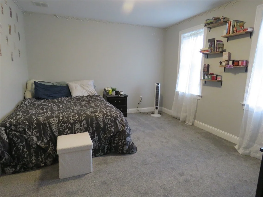 Photo of 33 Cobblestone Ln