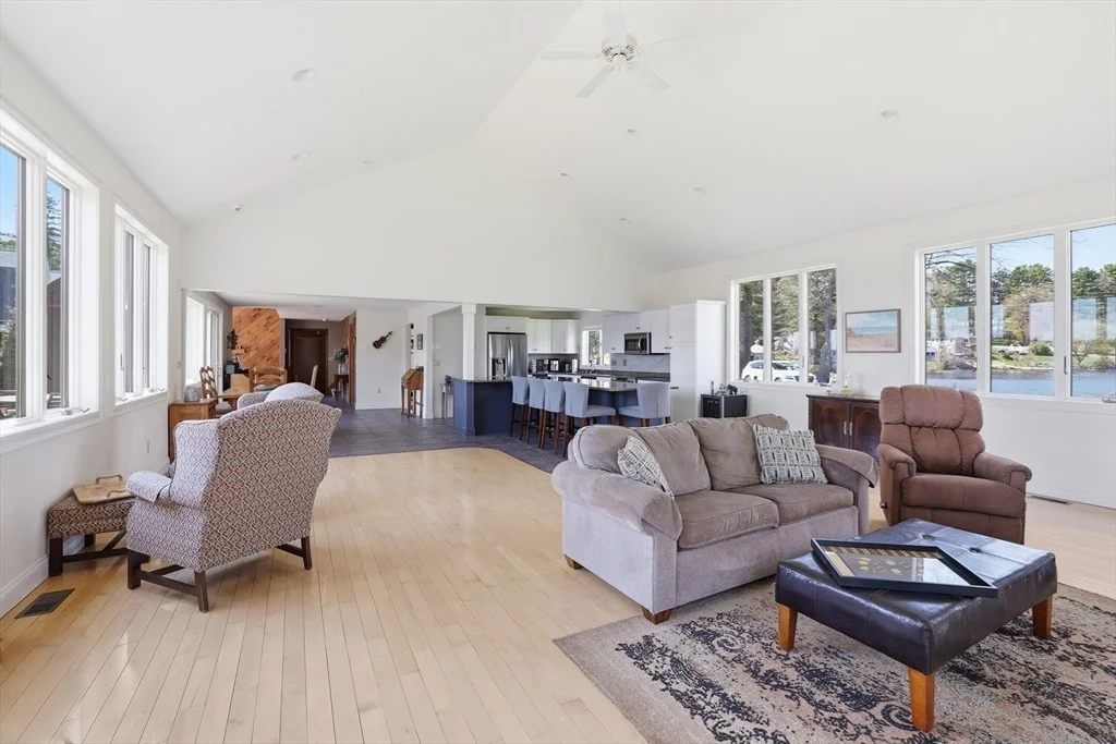 Photo of 18 River Rd