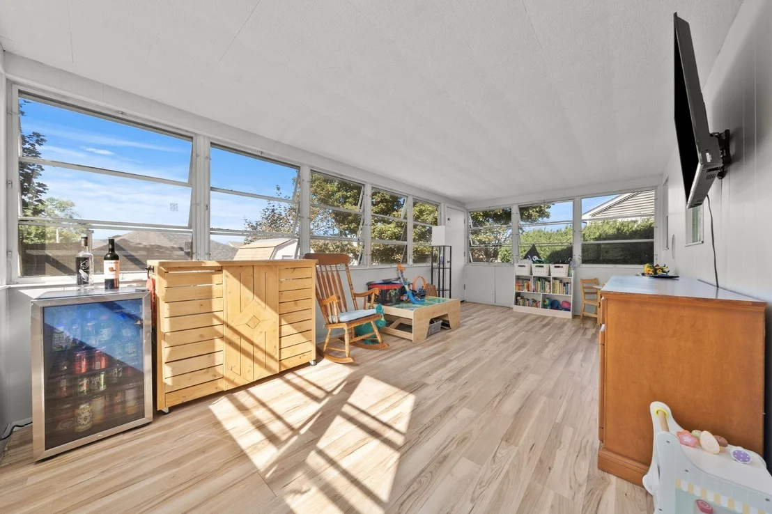 Photo of 18 Thompson Ln