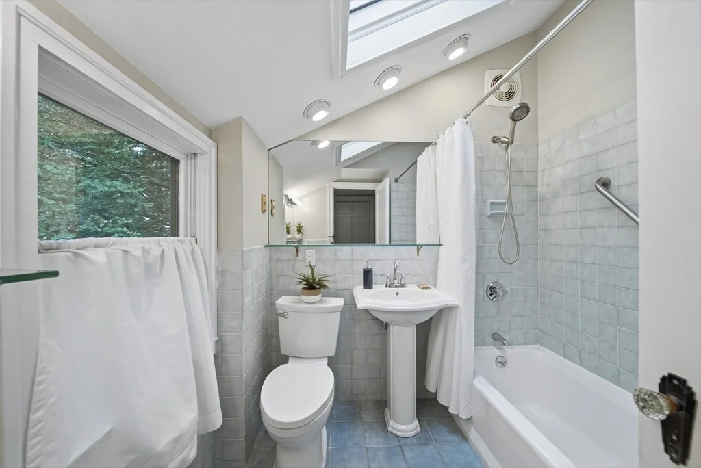 Photo of 8 Brackett Ave