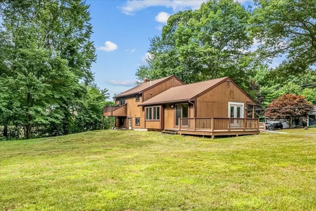 Photo of 110 Queens Brook Rd