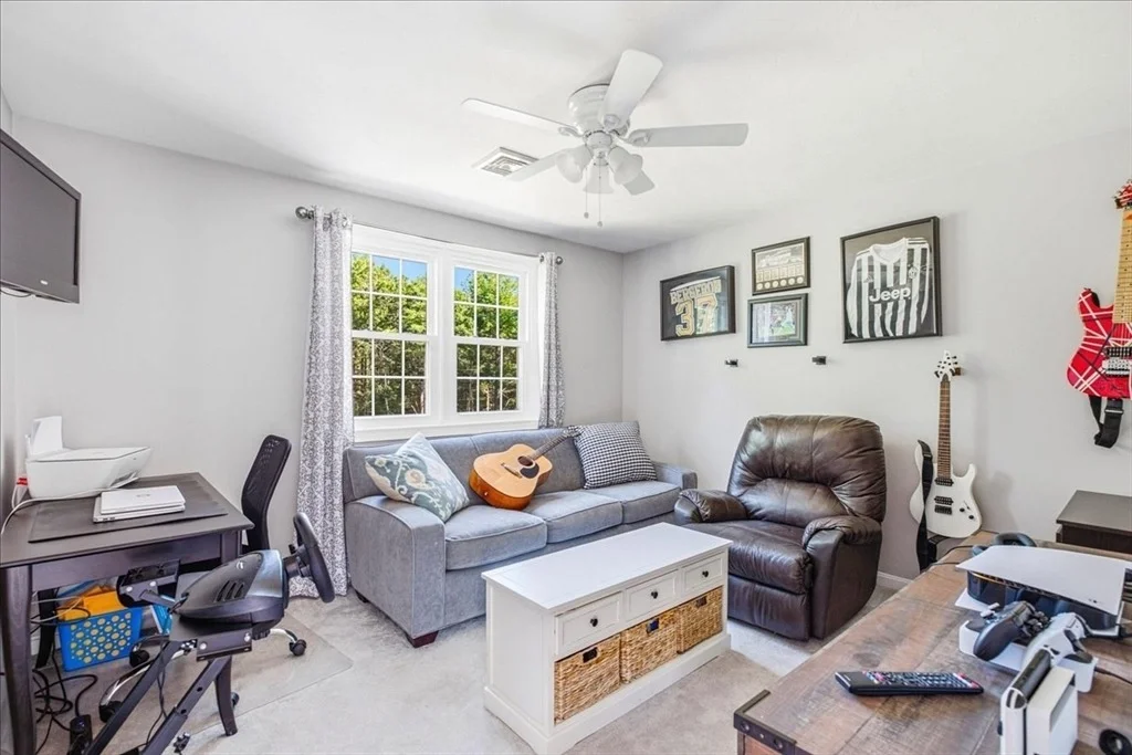 Photo of 31 Pond View Dr