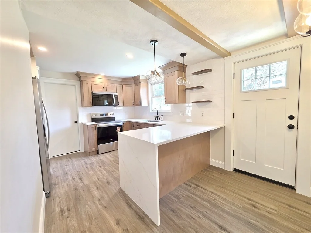 Photo of 8 Wolf Hill Rd