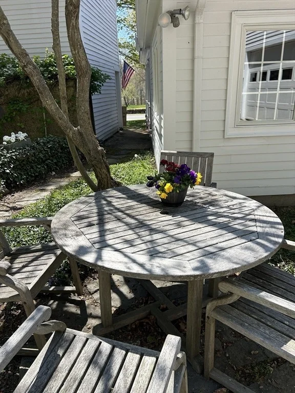Photo of 105 Lexington Rd