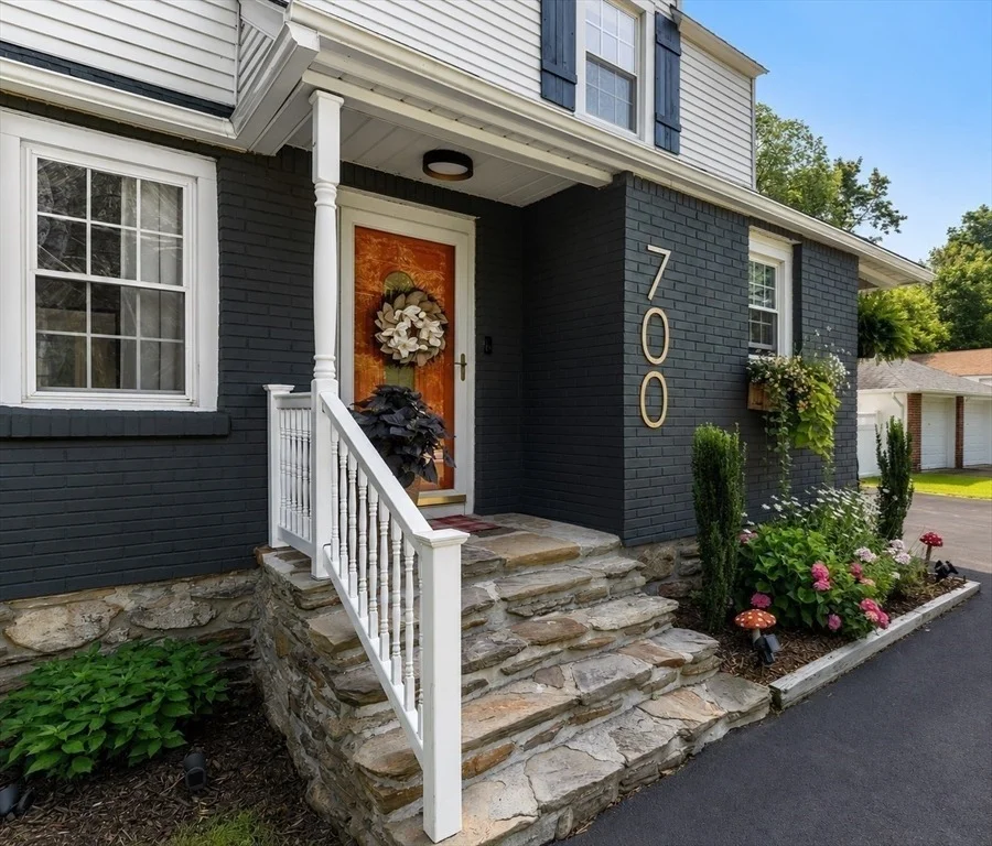 Photo of 700 Grove St