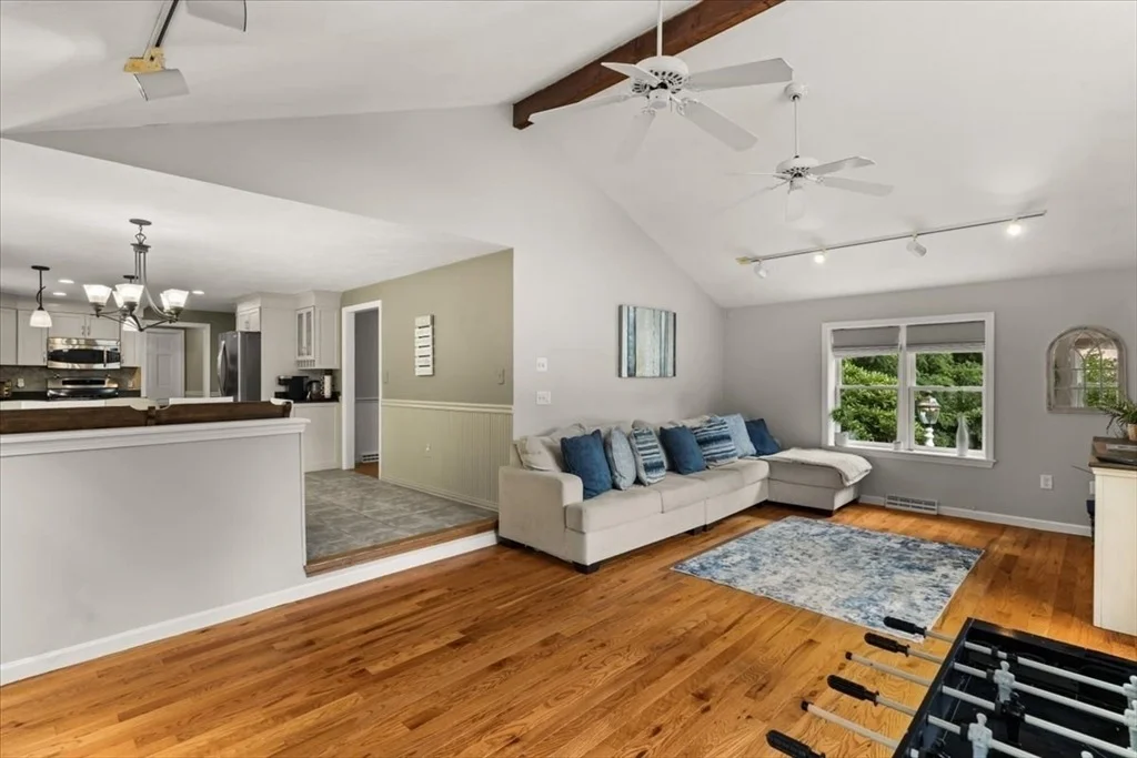 Photo of 15 Eileen Rd