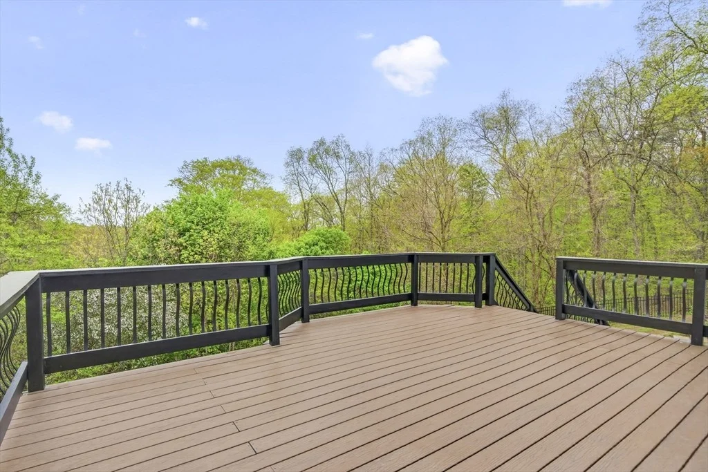 Photo of 19 Estabrook Ln