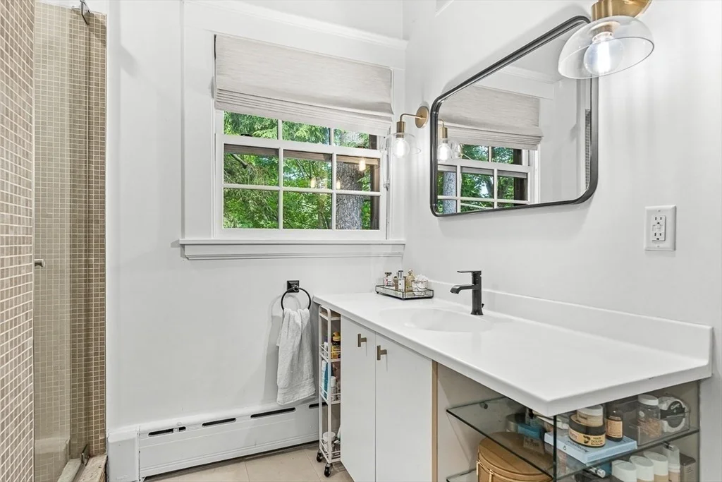 Photo of 9 Lakeview Terrace