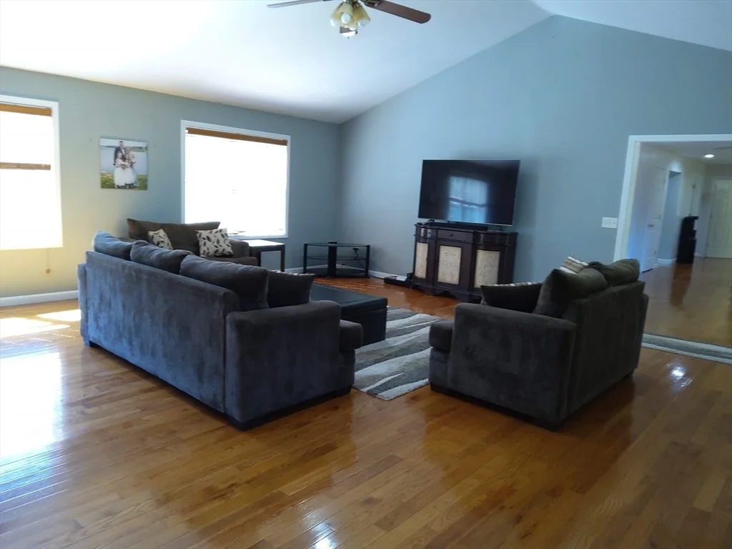 Photo of 71 Eagle Dr