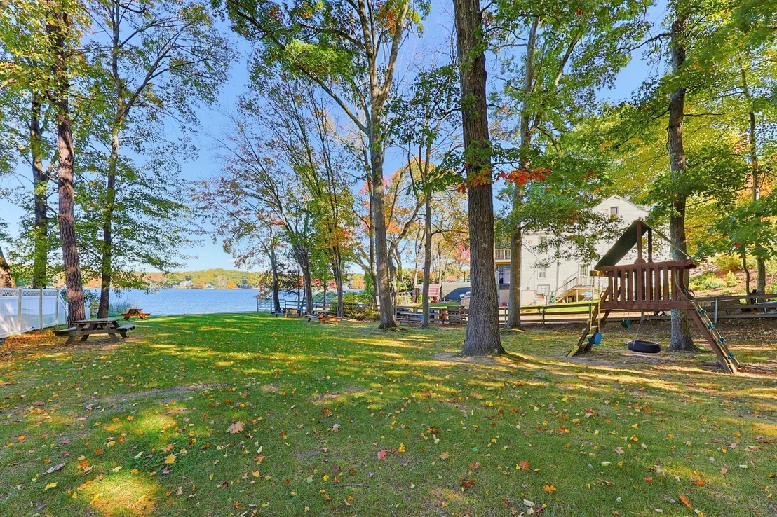 Photo of 116 Lakeshore Dr