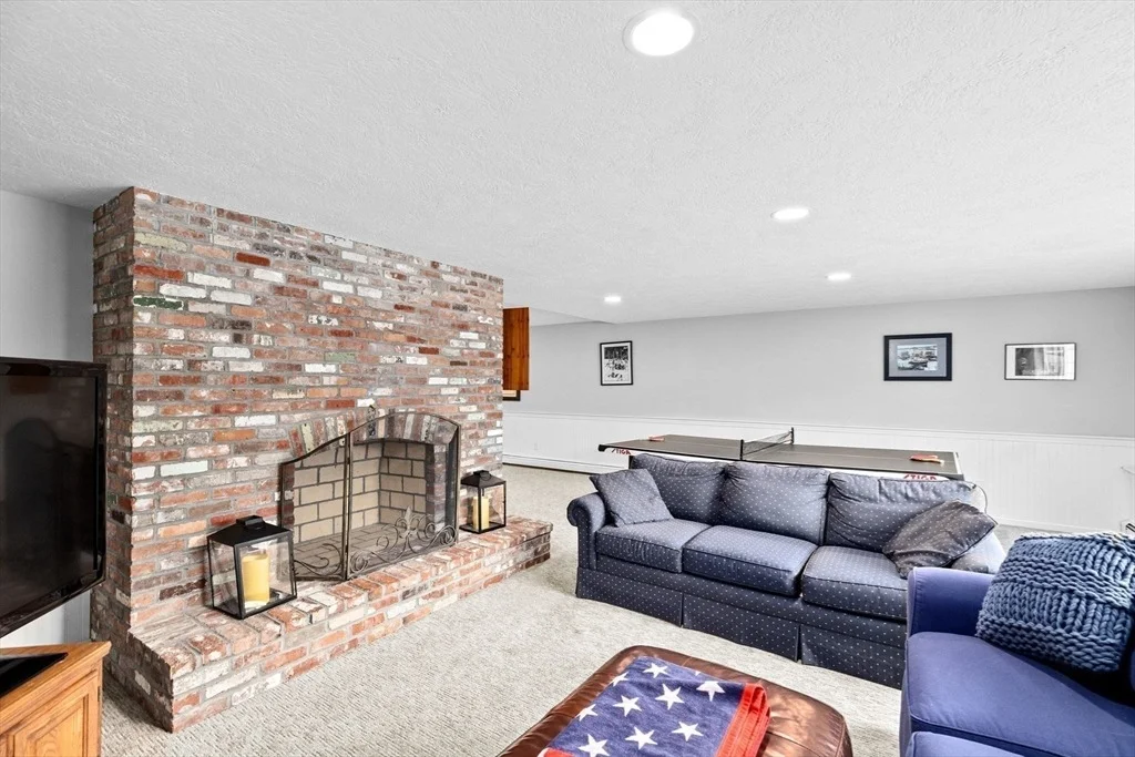 Photo of 9 Windward Ln