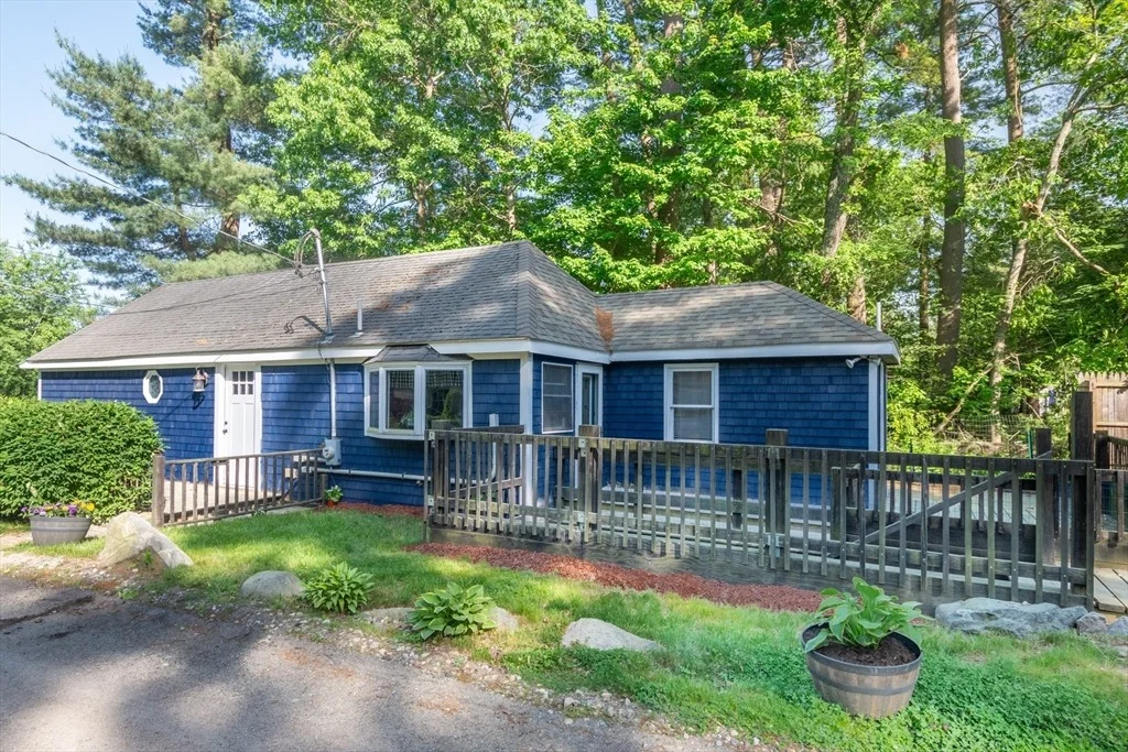 Photo of 254 Lakeside Road