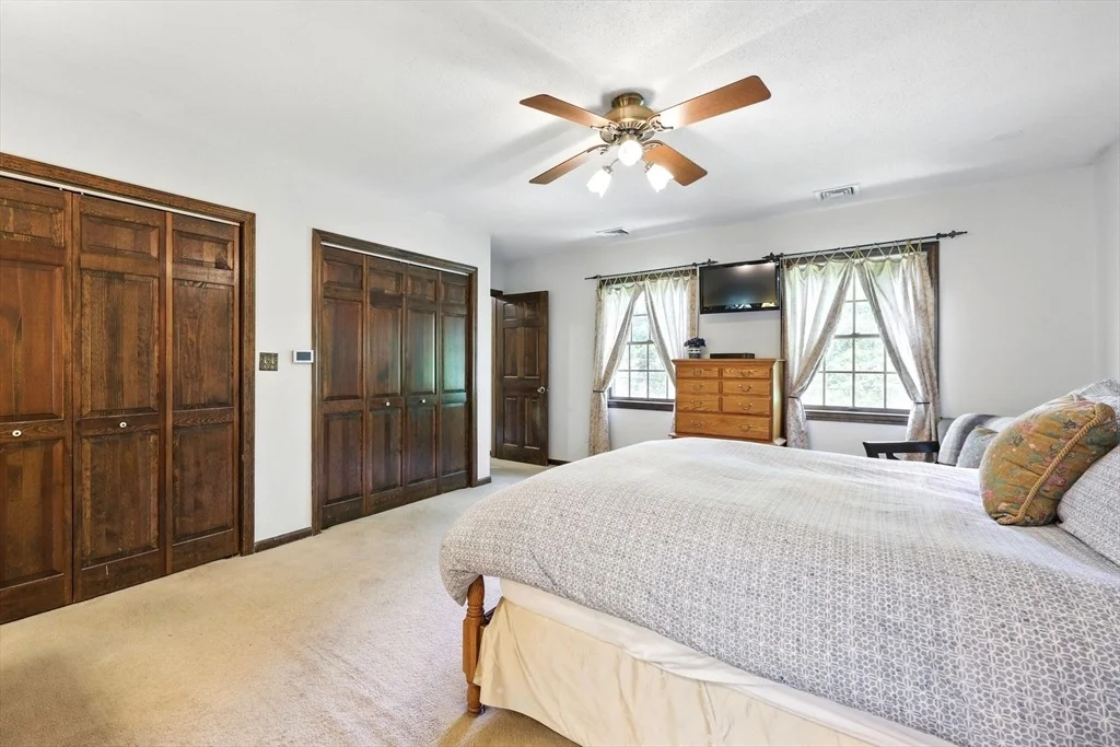 Photo of 2 Cedar Oak Dr