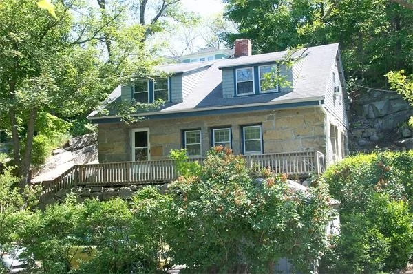 Photo of 711 Washington St