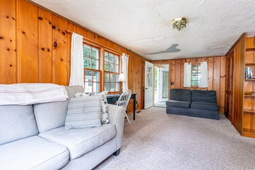 Photo of 16 Lakeside Dr