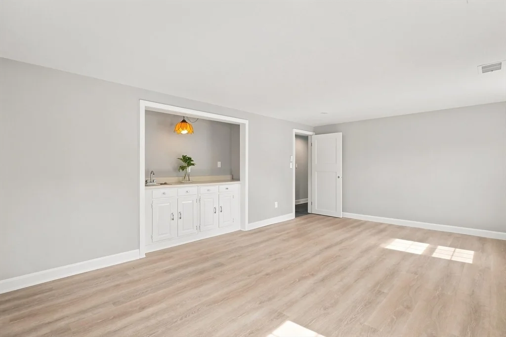 Photo of 11 Lansing Road