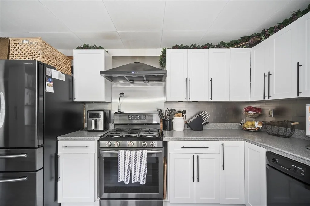Photo of 76 Maplewood Cir