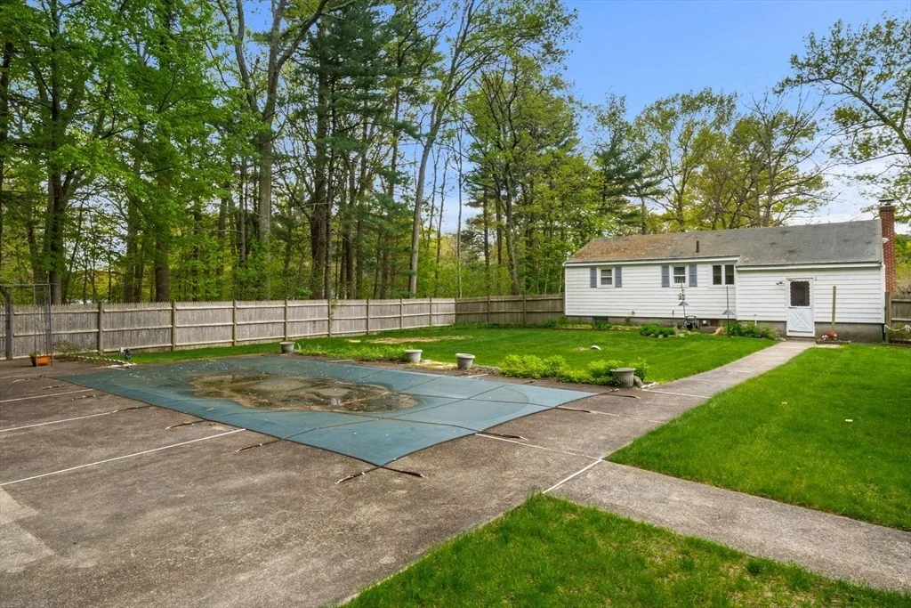 Photo of 11 Dadant Dr