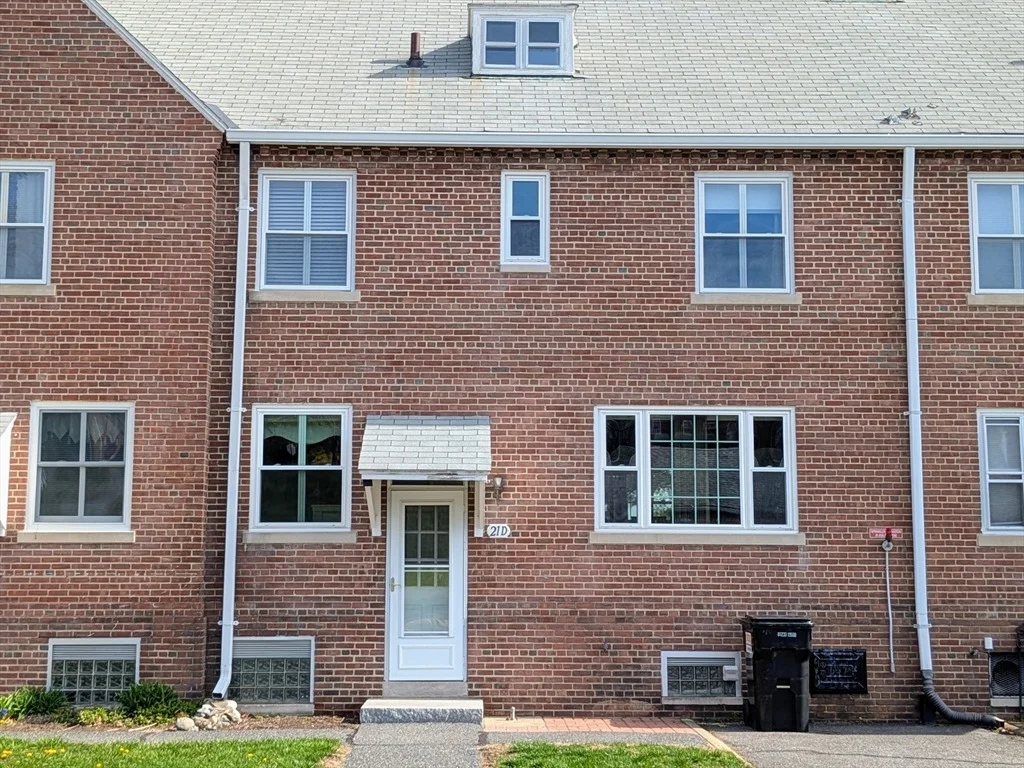 Photo of Unit D at 21 Elm Rd