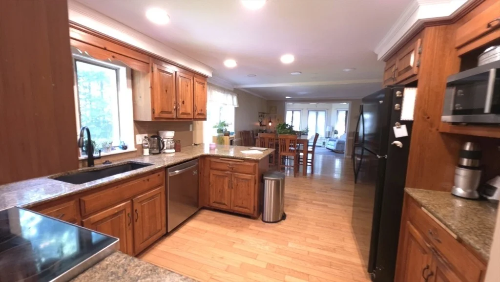 Photo of 2 Greenleaf Dr