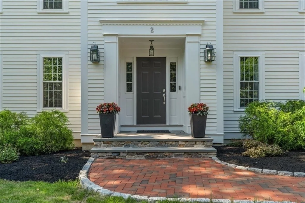 Photo of 2 Blackthorne Lane