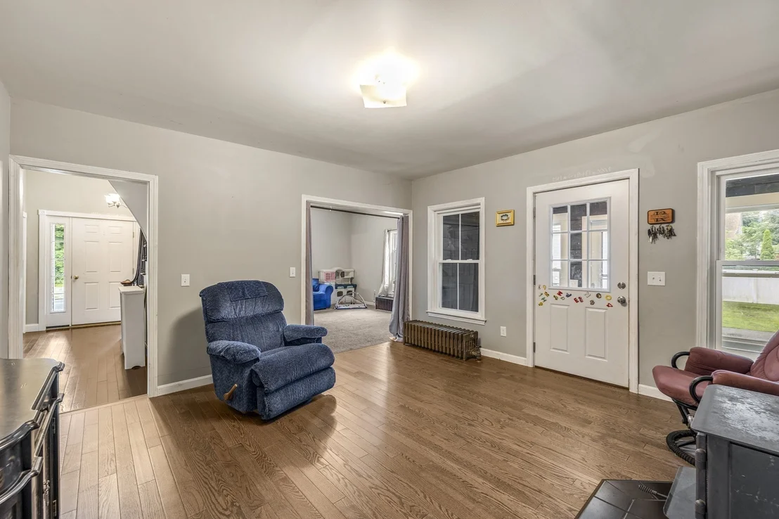 Photo of 1255 Main St