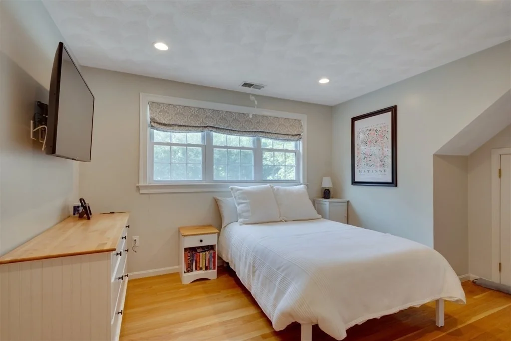 Photo of 37 Spruce Rd