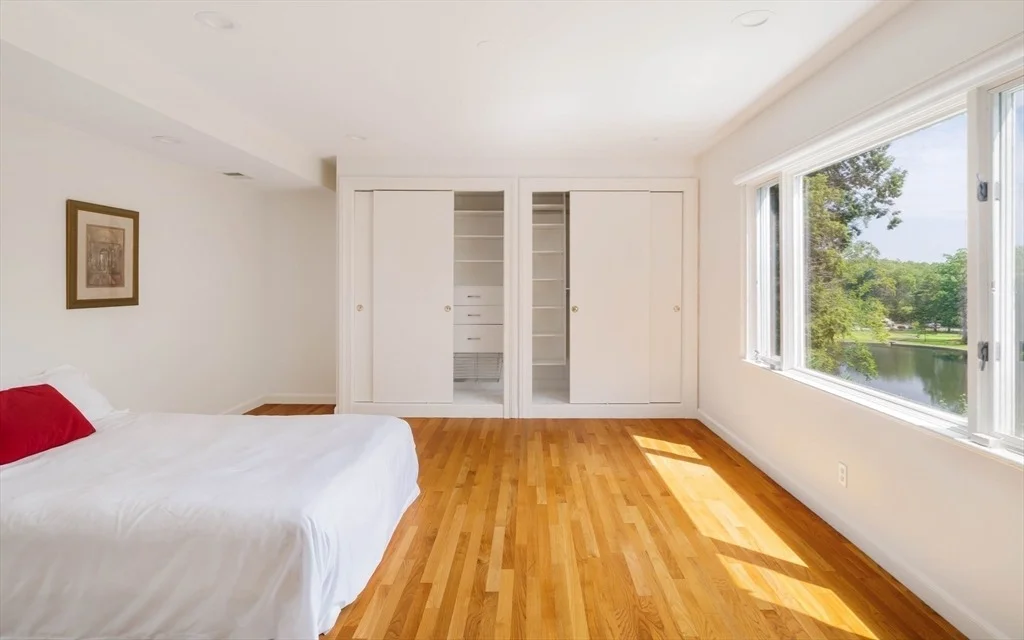 Photo of 100 Westcliff Rd