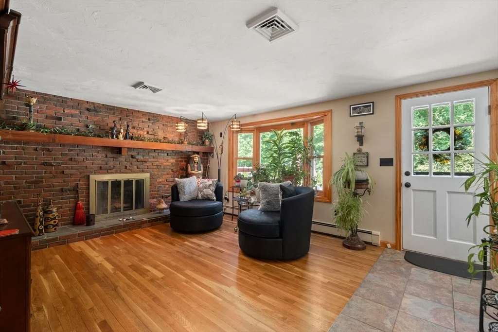 Photo of 16 Burbank Lane