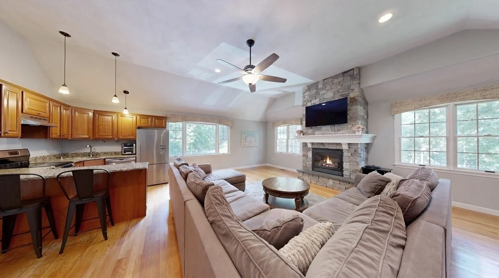 Photo of 4 Burnham Dr