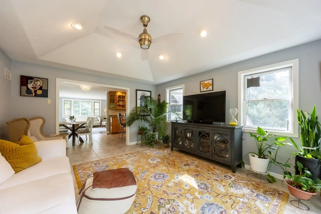 Photo of 23 Lexington Ln