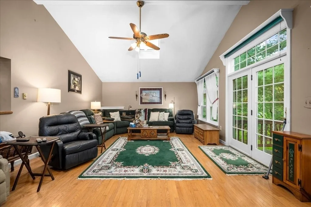 Photo of 11 Riverside Dr
