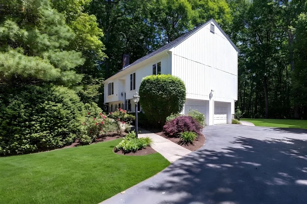 Photo of 15 Pond View Cir
