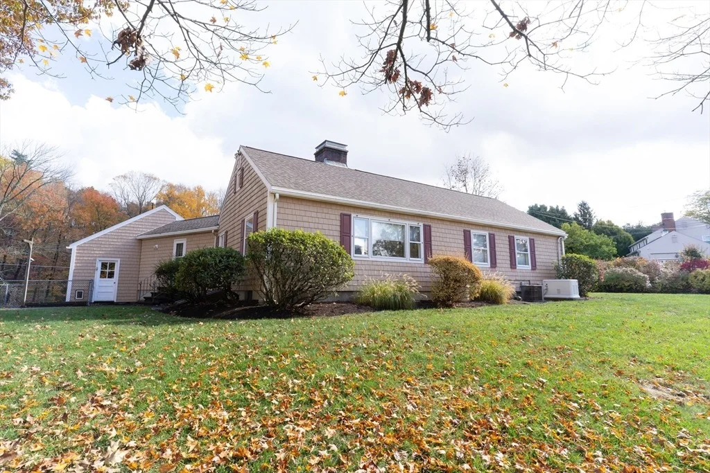 Photo of 1 Leslie Ln