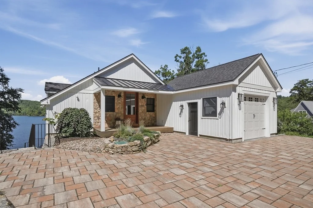 Photo of 182 Manchaug Road