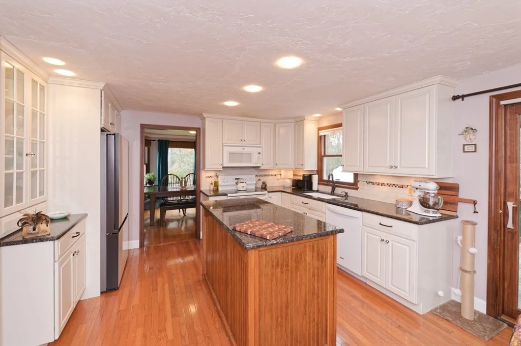 Photo of 6 Rainbow Dr