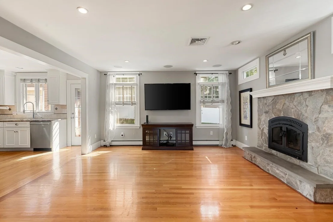 Photo of 85 Robbins Rd