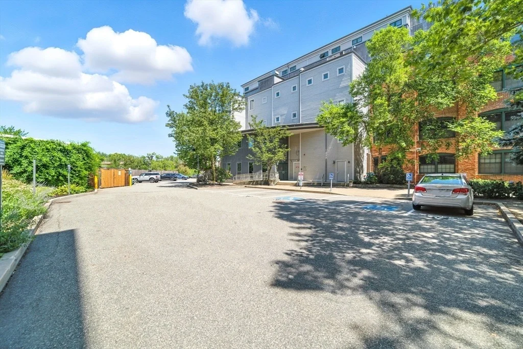 Photo of Unit 406 at 210 Broadway