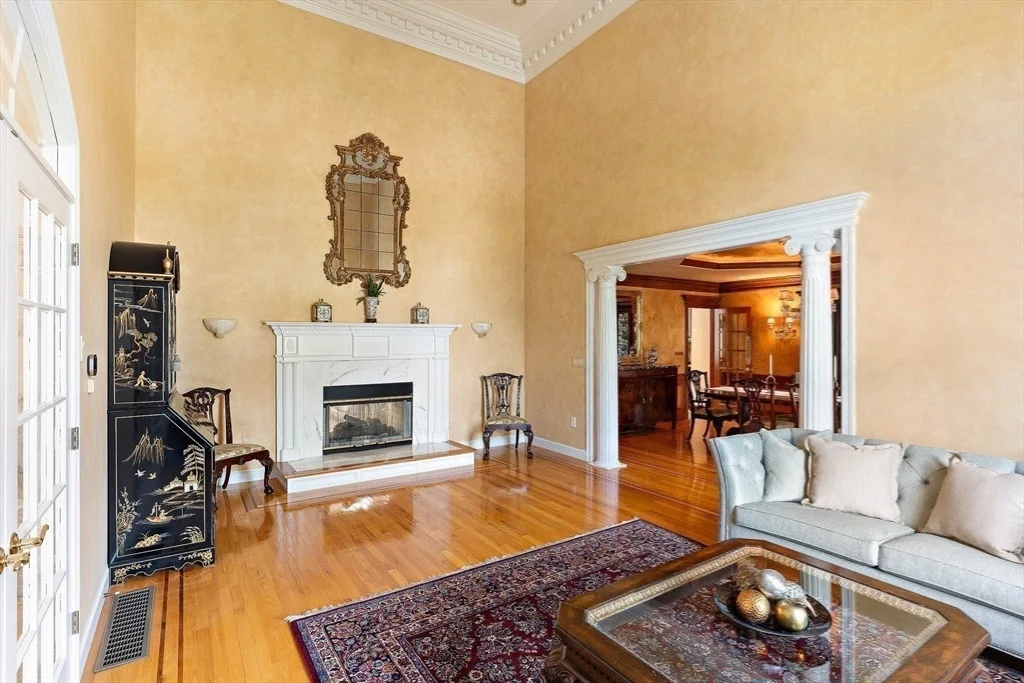 Photo of 8 Buttonwood Dr