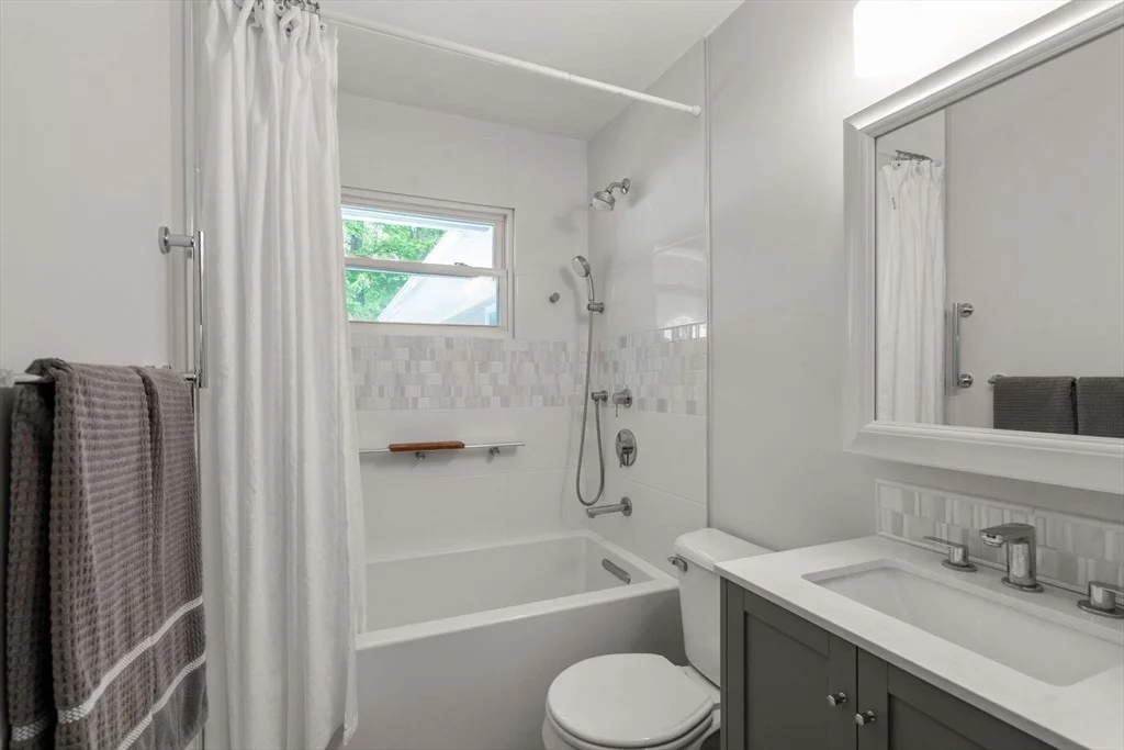 Photo of 16 Maybury Rd