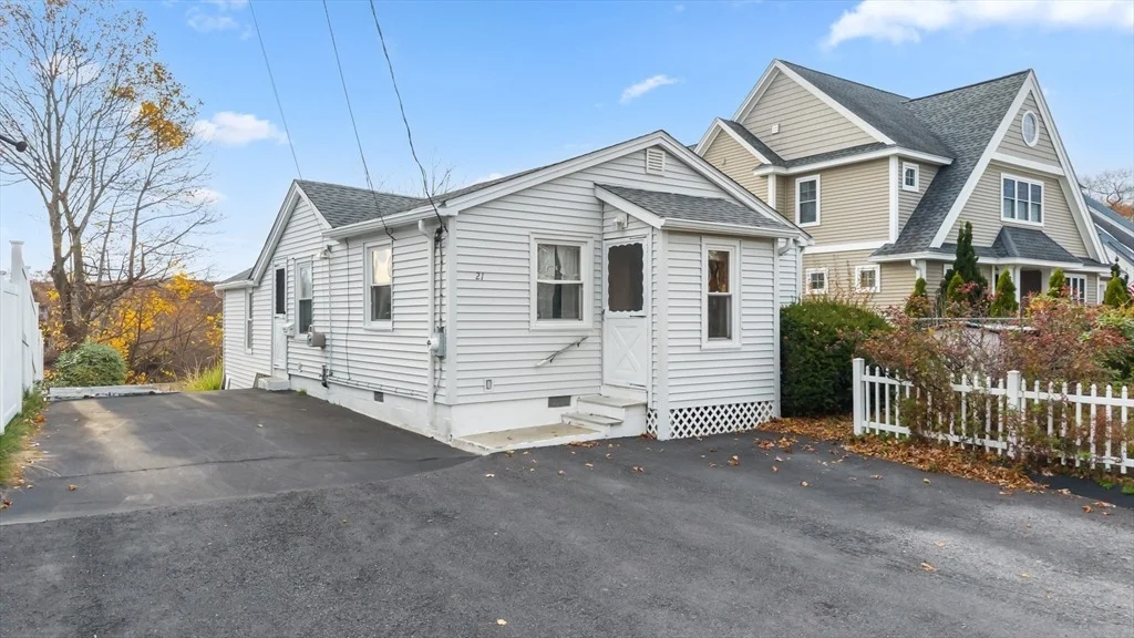 Photo of 21 Edgemere Blvd