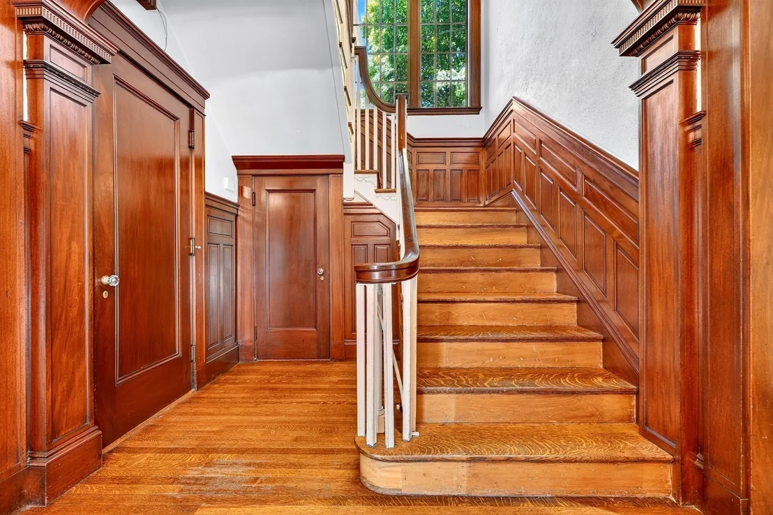 Photo of 127 Commonwealth Ave