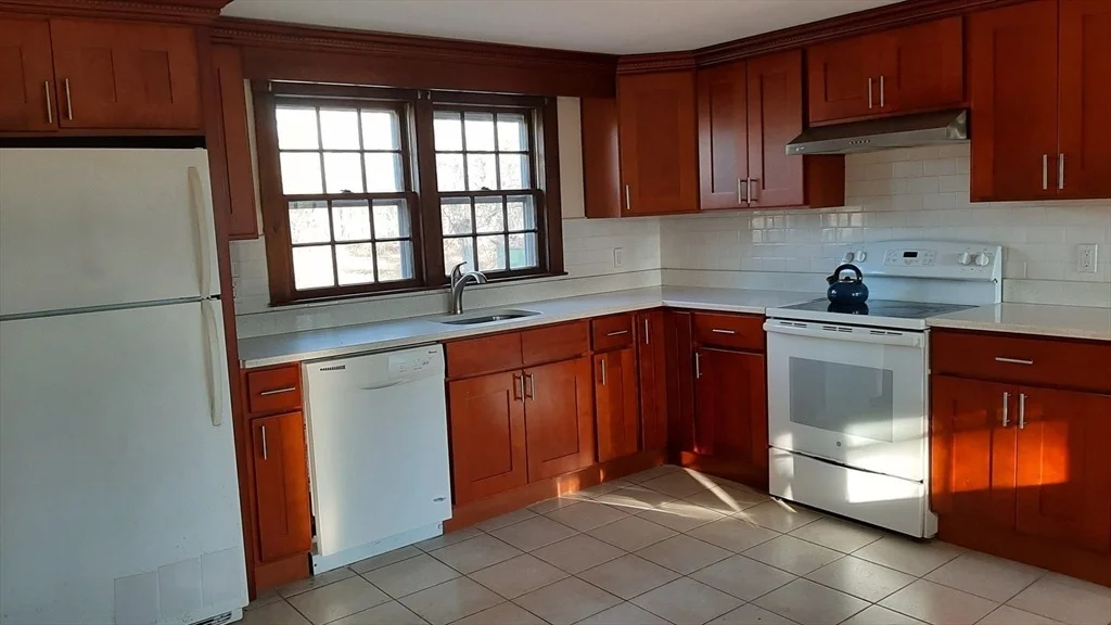 Photo of 8 Paddock Dr