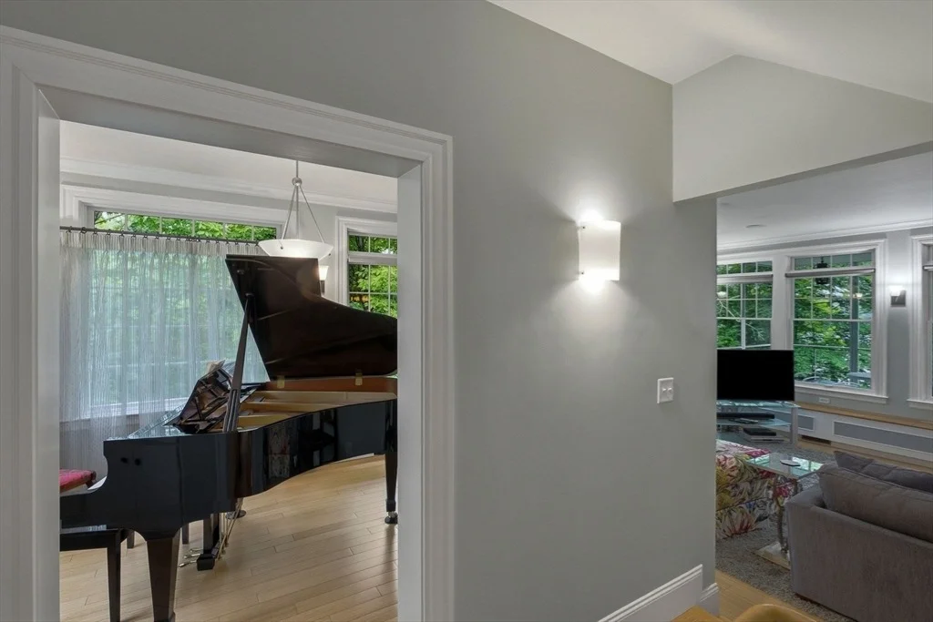 Photo of 70 Warren Ave