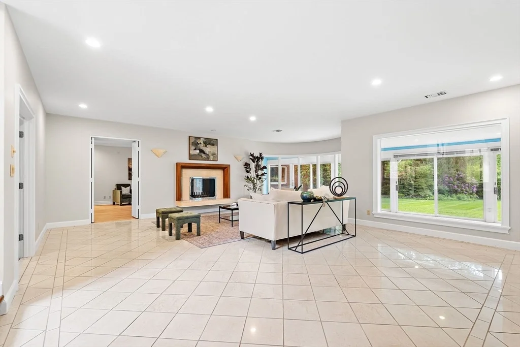 Photo of 1 Knollwood Dr