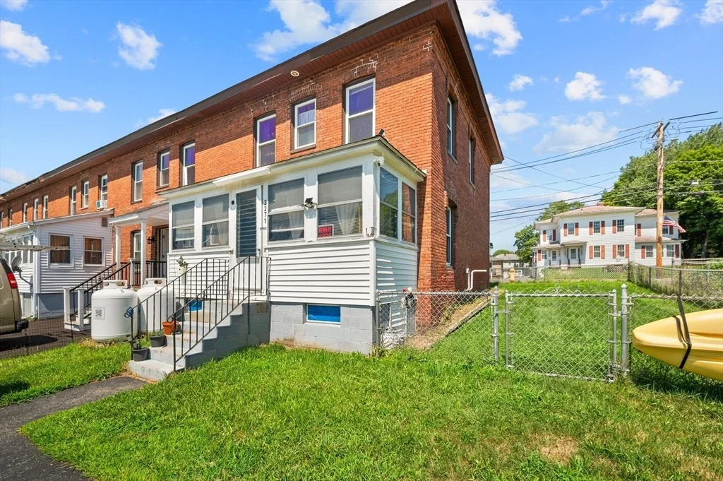 Photo of 2271 Main St